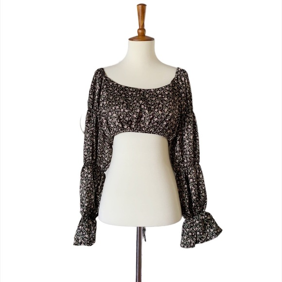 Lulus Tops - Lulu's Floral Tie Back Long‎ Sleeve Crop Top Size Medium